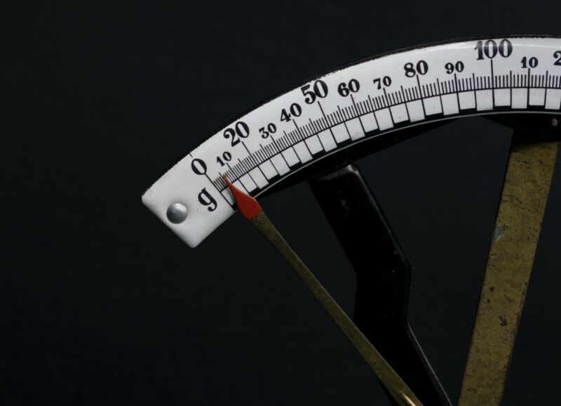 Measuring device with angle display