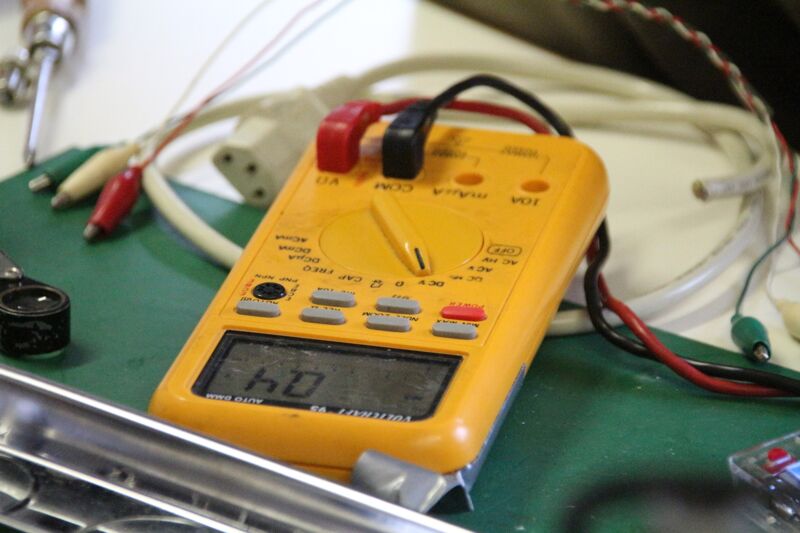 Testing voltage with a digital multimeter