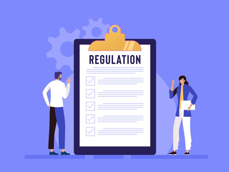 Eine Kollage mit zwei Personen, die neben einem Klemmbrett mit der Aufschrift "Regulation" stehen.