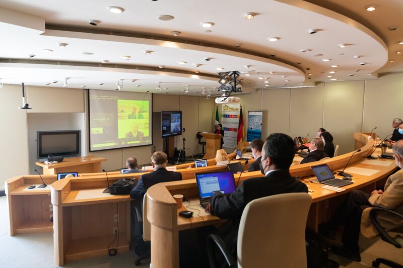 Workshop on metrology in hybrid format from CENAM auditorium